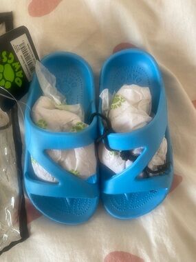 DAWGS Canada Kids Blue Slip-On Sandals